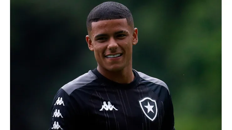 Foto: Vitor Silva/Botafogo/Divulgação - Vitinho: se machucou no clássico com o Fluminense