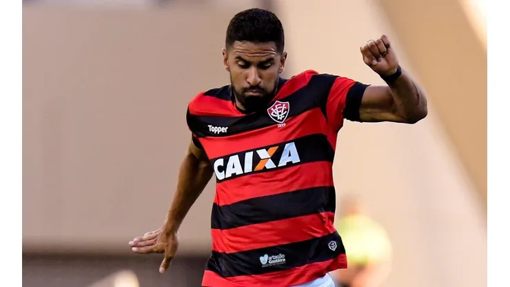 Foto: (Thiago Ribeiro/AGIF) - Santiago Tréllez voltou ao Vitória após quatro anos, evidenciando uma tendência do Leão no mercado nos últimos anos