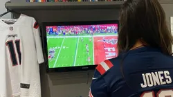 Foto arquivo pessoal - Laura fazendo uma das coisas que ama, assitindo NFL