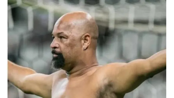 - O ex-jogador pegou o secador da esposa para 'secar' o Palmeiras na final