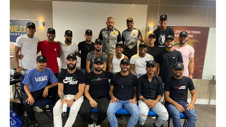 Os atletas do Team Atom, novo time de Niterói de futevôlei