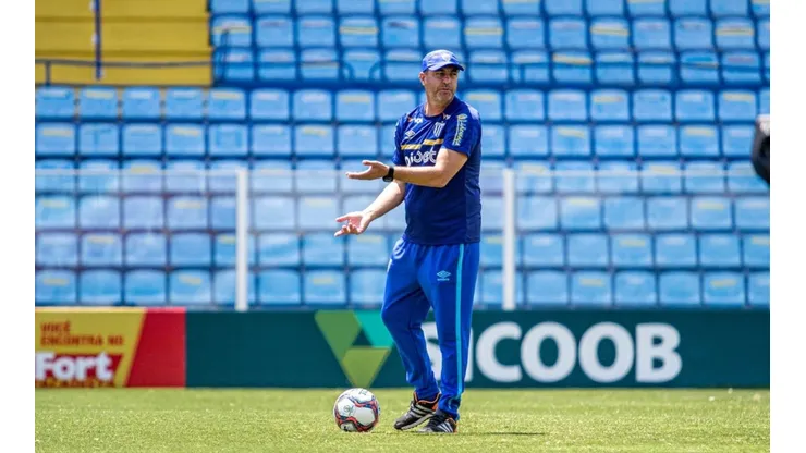 Leandro Boeira/Avaí/ Fabricio Bento, interino no comando do Avaí, fala sobre terceira derrota no Catarinense: "Entramos com o peso dos jogos passados"
