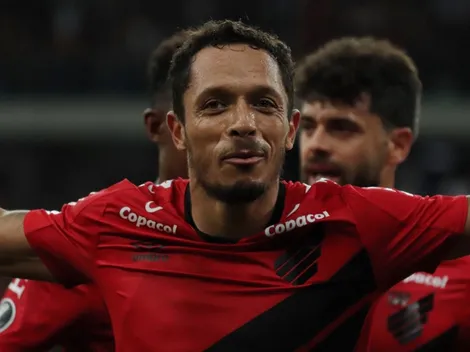 Adriano cava vaga no Coritiba e 'passa a régua' rival: "Não acho que as portas fecharam"