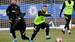 Meio-campistas Kanté e Kovacic atuaram pelo Chelsea na semifinal do Mundial de Clubes, diante do Al Hilal