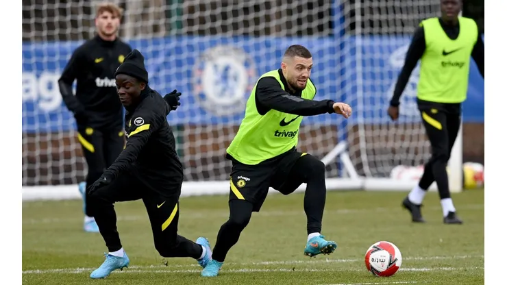 Meio-campistas Kanté e Kovacic atuaram pelo Chelsea na semifinal do Mundial de Clubes, diante do Al Hilal