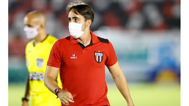 Foto: Thiago Calil/AGIF - Leandro Zago, treinador do Botafogo-SP