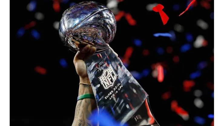 Elsa/Getty Images - Troféu Vince Lombardi, dado ao campeão do Super Bowl