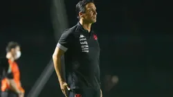 Foto: Twitter Oficial CR Vasco da Gama/Rafael Ribeiro | Zé Ricardo se rende a medalhão do Vasco