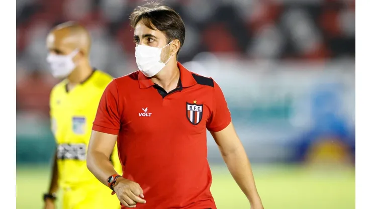 Foto: Thiago Calil/AGIF - Leandro Zago, treinador do Botafogo-SP