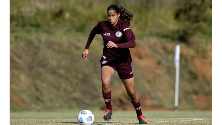 Foto: Divulgação/ACE Ferroviária. A zagueira Ana Grazyelle é uma das convocadas para a seleção Sub-17.
