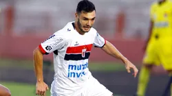 Foto: Thiago Calil/AGIF - Jean Victor em ação pelo Botafogo-SP