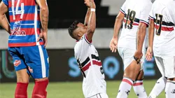 Tarcísio anotou dois gols contra o Afogados (Foto: Rafael Melo/Santa Cruz)