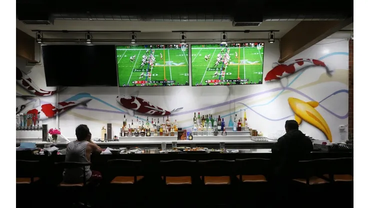 Mario Tama/Getty Images - Tvs ligadas em jogos da NFL