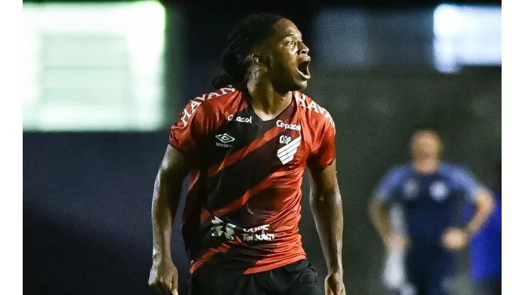 Foto: Divulgação/Athletico - Daniel Cruz marcou golaço na última sexta e reacendeu novela entre Athletico e Bahia