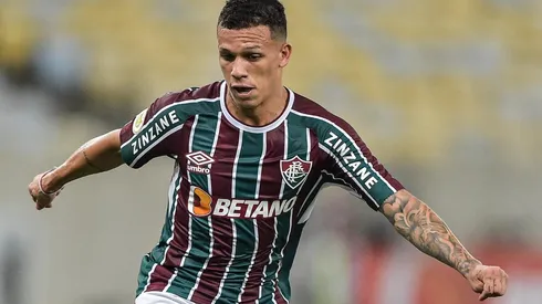 Foto: Thiago Ribeiro/AGIF - Calegari: defensor do Flu foi expulso no 1º clássico do ano