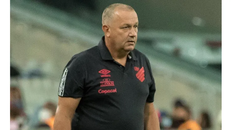 Foto: Robson Mafra/AGIF | James Freitas admite que vem trabalhando com elenco reduzido