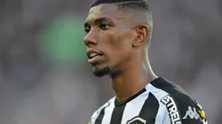 Foto: Thiago Ribeiro/AGIF | Kanu viveu um momento dificil em 2020 e chegou a achar que não teria condições de se manter no Botafogo