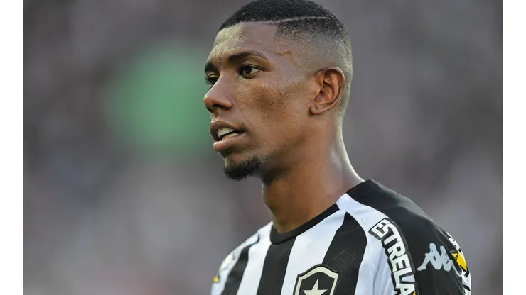 Foto: Thiago Ribeiro/AGIF | Kanu viveu um momento dificil em 2020 e chegou a achar que não teria condições de se manter no Botafogo