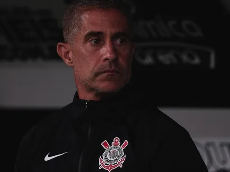 Interino do Corinthians exalta passagem de Sylvinho e divide Fiel
