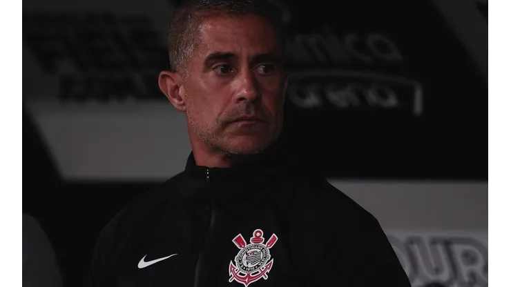 Foto: (Ettore Chiereguini/AGIF) - Sylvinho, ex-técnico do Corinthians, foi citado por Fernando Lázaro neste domingo (6)