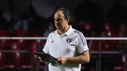 Marcello Zambrana/AGIF. Rogério Ceni tem dificuldades em fortalecer o setor defensivo da equipe.