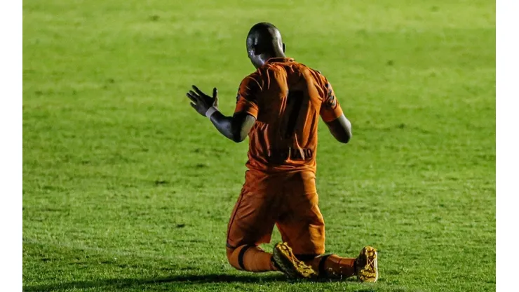 Foto: (Paulo Paiva/AGIF) - A joia do Sport fez questão de pagar sua promessa neste sábado (5)