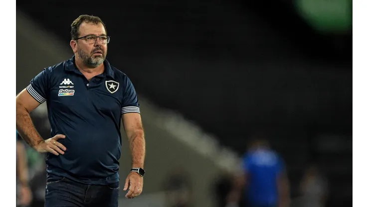 Foto: Thiago Ribeiro/AGIF - Enderson é informado e Botafogo terá baixa na equipe por até nove meses
