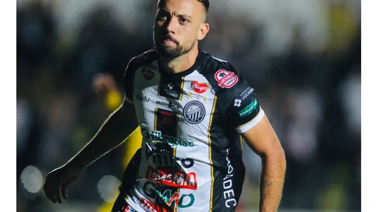 Foto: André Jonsson/OFEC. Paulo Sérgio comemora o gol em sua estreia na temporada pelo Operário-PR.