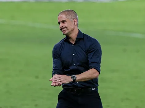 "Ele ficava em choque"; Bastidores da saída de Sylvinho mostram “problemas" com imagem