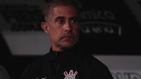 Foto: Ettore Chiereguini/AGIF - Sylvinho foi demitido após derrota no clássico contra o Santos