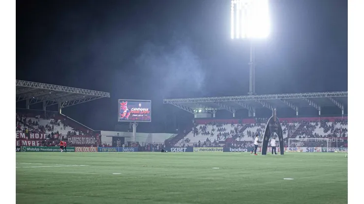 Foto: (Heber Gomes/AGIF) Antônio Accioly é prioridade do Atlético-GO, mas a questão financeira pode mudar o estádio da estreia no Campeonato Brasileiro