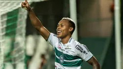 Foto: Robson Mafra/AGIF - Igor Paixão: vem se destacando no Coxa neste início de temporada