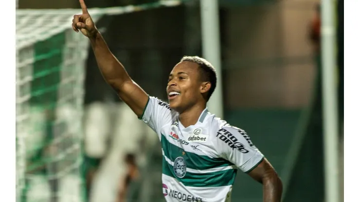 Foto: Robson Mafra/AGIF - Igor Paixão: vem se destacando no Coxa neste início de temporada