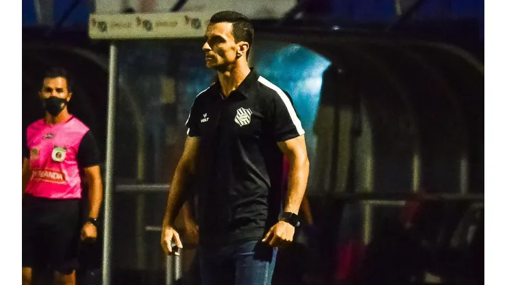 Foto: R.Pierre/AGIF - Júnior Rocha, treinador do Figueirense