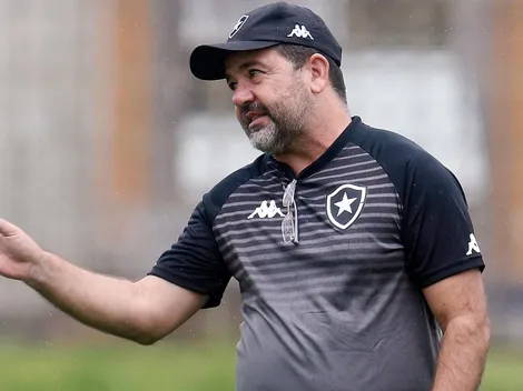 Enderson "ignora" críticas da torcida e expõe confiança em atacante