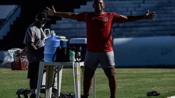 Foto: Paulo Paiva/AGIF - Walter vive expectativa de estreia no estádio do Arruda