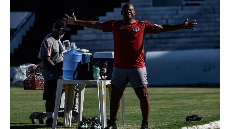Foto: Paulo Paiva/AGIF - Walter vive expectativa de estreia no estádio do Arruda