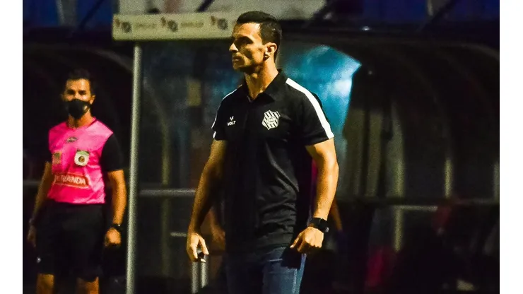 Foto: R.Pierre/AGIF - Júnior Rocha técnico do Figueirense