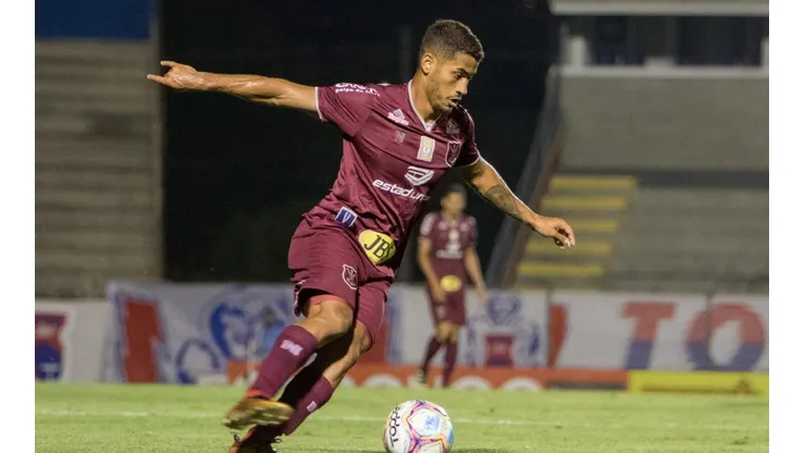 Foto: Robson Mafra/AGIF - Hereda é um dos que retornam ao Náutico para a partida de sábado
