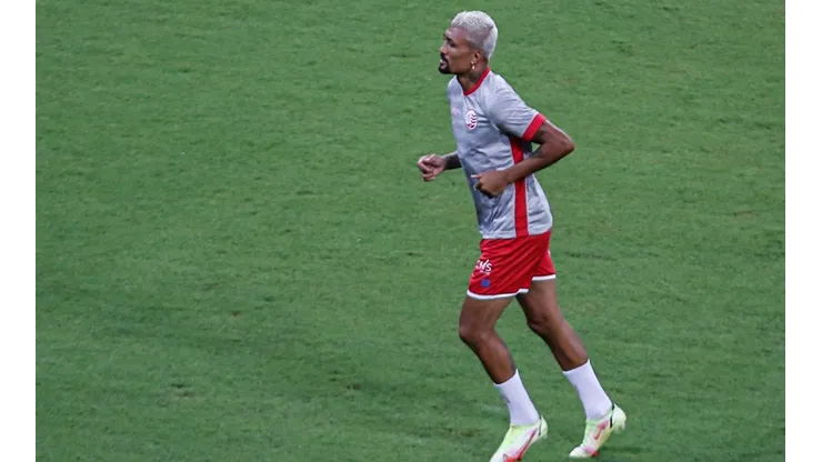 Kieza em ação pelo Náutico; jogador ficou mais de seis meses parado