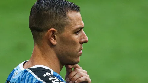 Foto: Fernando Alves/AGIF - Churín perdeu espaço no Grêmio, que busca contato por Renato Kayzer, do Athletico-PR