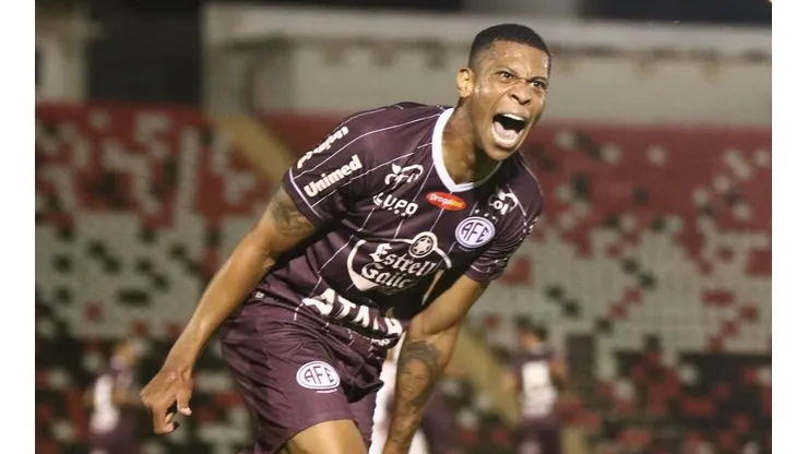 Foto: (Flickr Oficial Ferroviária/Tiago Pavini/Ferroviária SA) - Hygor foi o autor do gol da Ferroviária nesta terça (2), em jogo válido pelo Campeonato Paulista