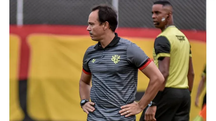 Foto: (Flickr Oficial Vitória/Pietro Carpi) - Dado Cavalcanti, técnico do Vitória, fez uma análise do primeiro clássico da temporada 2022