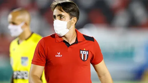 Foto: Thiago Calil/AGIF - Leandro Zago técnico do Botafogo-SP