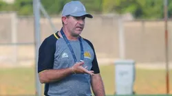 Foto: (Twitter Oficial Criciúma/Celso da Luz/Criciúma E.C.) - Cláudio Tencati, técnico do Criciúma, ganhou mais um reforço para a temporada 2022
