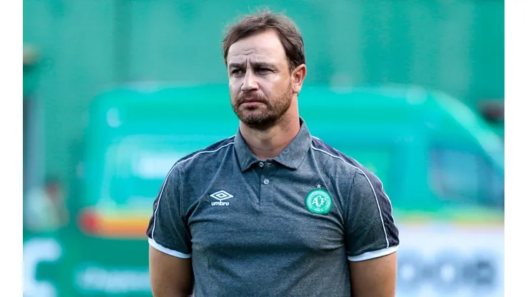 Foto: (Dinho Zanotto/AGIF) - Felipe Conceição concedeu entrevista após a primeira derrota da Chapecoense em 2022