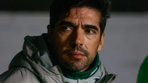 Abel Ferreira durante partida entre Grêmio e Palmeiras, no Estádio Francisco Stédile, pelo Campeonato Brasileiro, no dia 04/07/2024.
