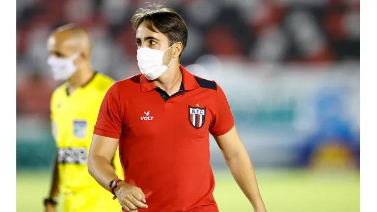 Foto: Thiago Calil/AGIF - Leandro Zago avaliou a atuação do Botafogo-SP contra a Ferroviária