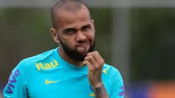 Fernando Moreno/AGIF - Daniel Alves é "esquecido" pelo Barcelona