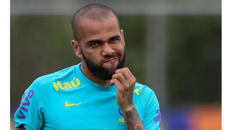 Fernando Moreno/AGIF - Daniel Alves é "esquecido" pelo Barcelona